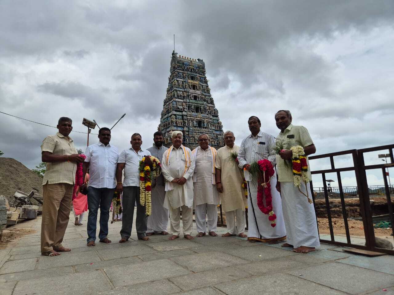 VHP LEADER HAD MARUTHAMALAI MURUGAN DARSHAN.